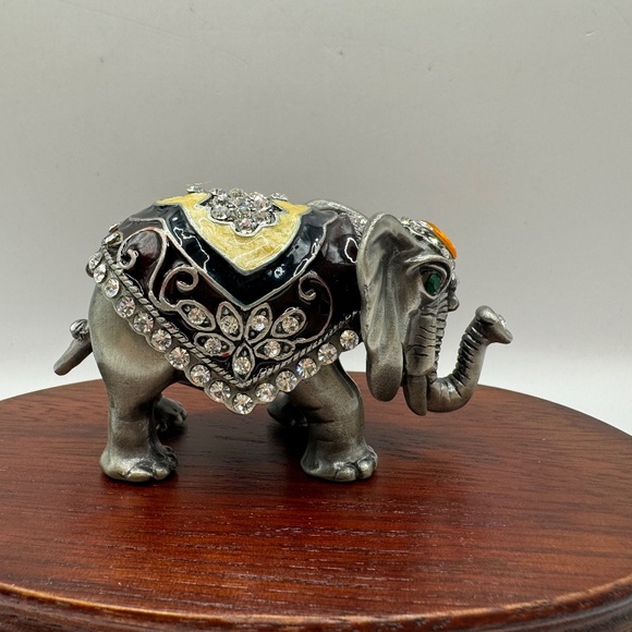 Elephant enamelled pewter trinket box. Austrian crystal w/ magnetic closure. - Picture 3 of 9